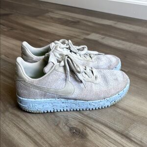 Nike Flynit Cream and Blue Sneakers